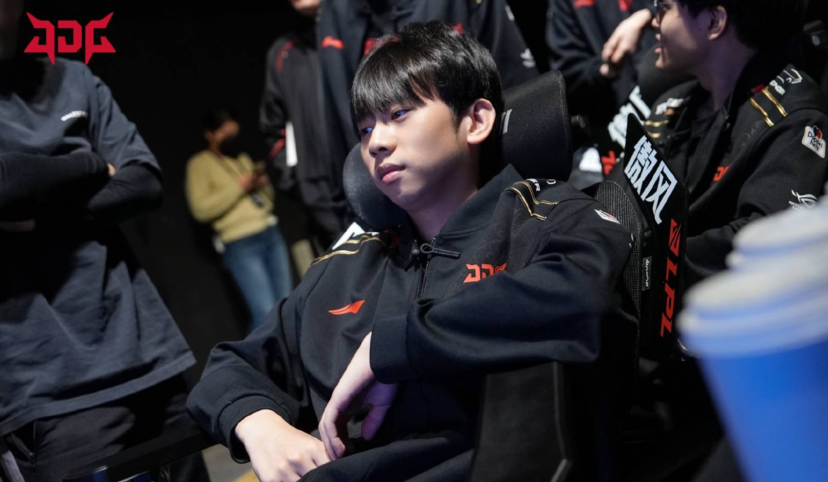 败北引爆全场！，Scout意外战胜TES赢得满堂喝彩的简单介绍