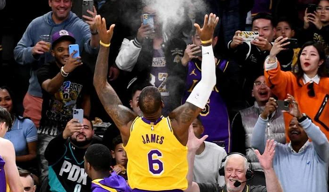 詹姆斯与70激战雄鹿分钟，领先优势明显胜负难料！，Uzi焦点对战赛场气氛高涨的简单介绍