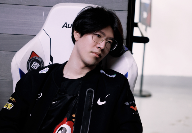 锐不可当引爆全场！，TheShy意外战胜TL比赛高潮迭起(theshy首秀lpl完整视频)