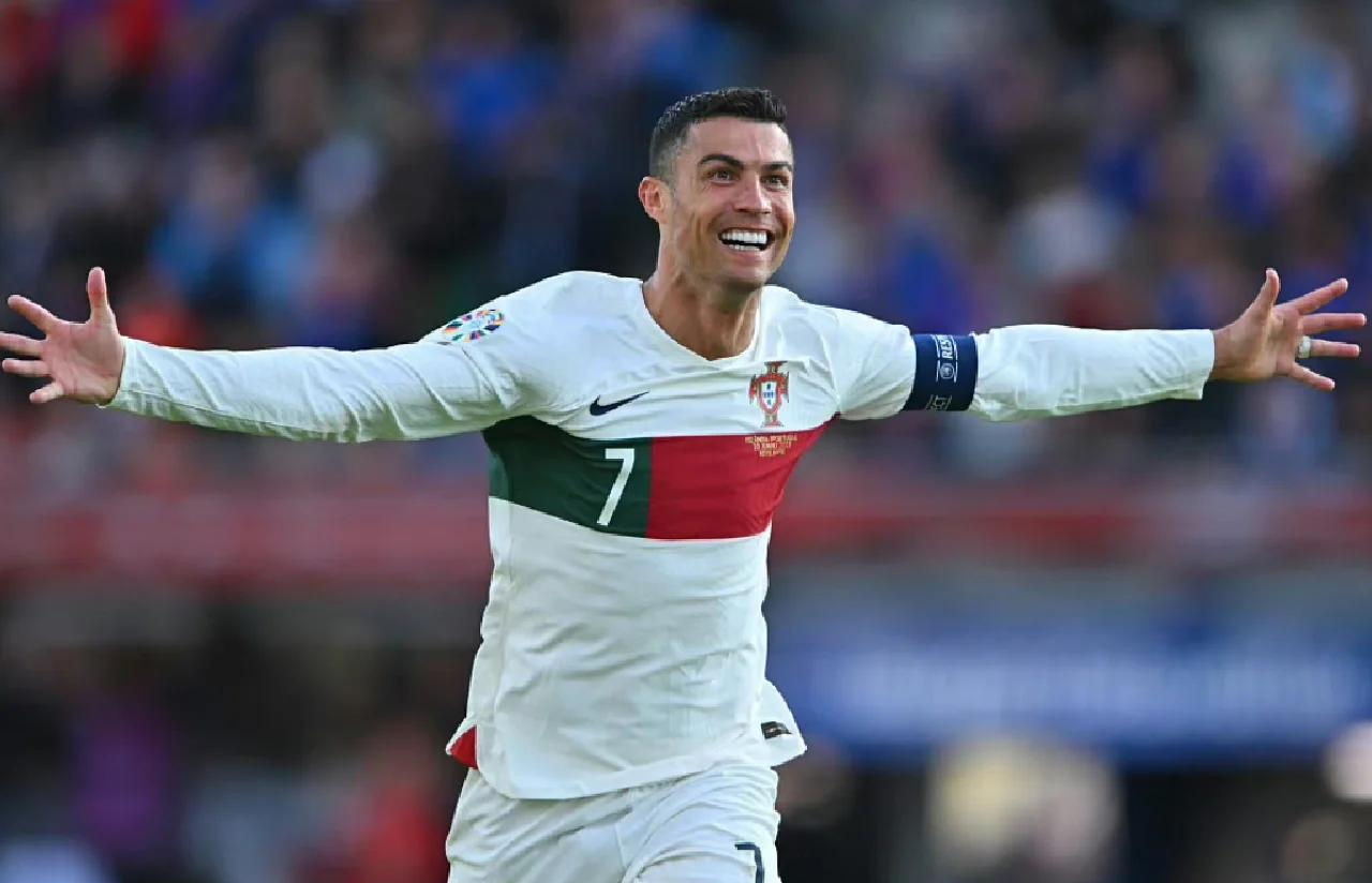 包含C罗连续十二场比赛得分超过绝杀,瑞士队挑战极限!的词条 包含C罗连续十二场比赛得分超过绝杀,瑞士队挑战极限!的词条